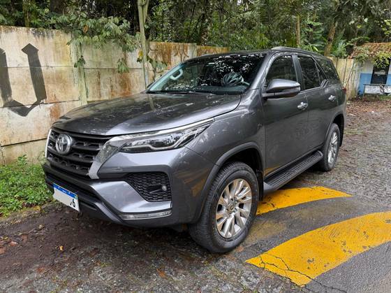 TOYOTA HILUX SW4 2.7 VVT-i FLEX SRV 7L 4X2 AUTOMÁTICO TOYOTA HILUX SW4 2.7 VVT-i FLEX SRV 7L 4X2 AUTOMÁTICO